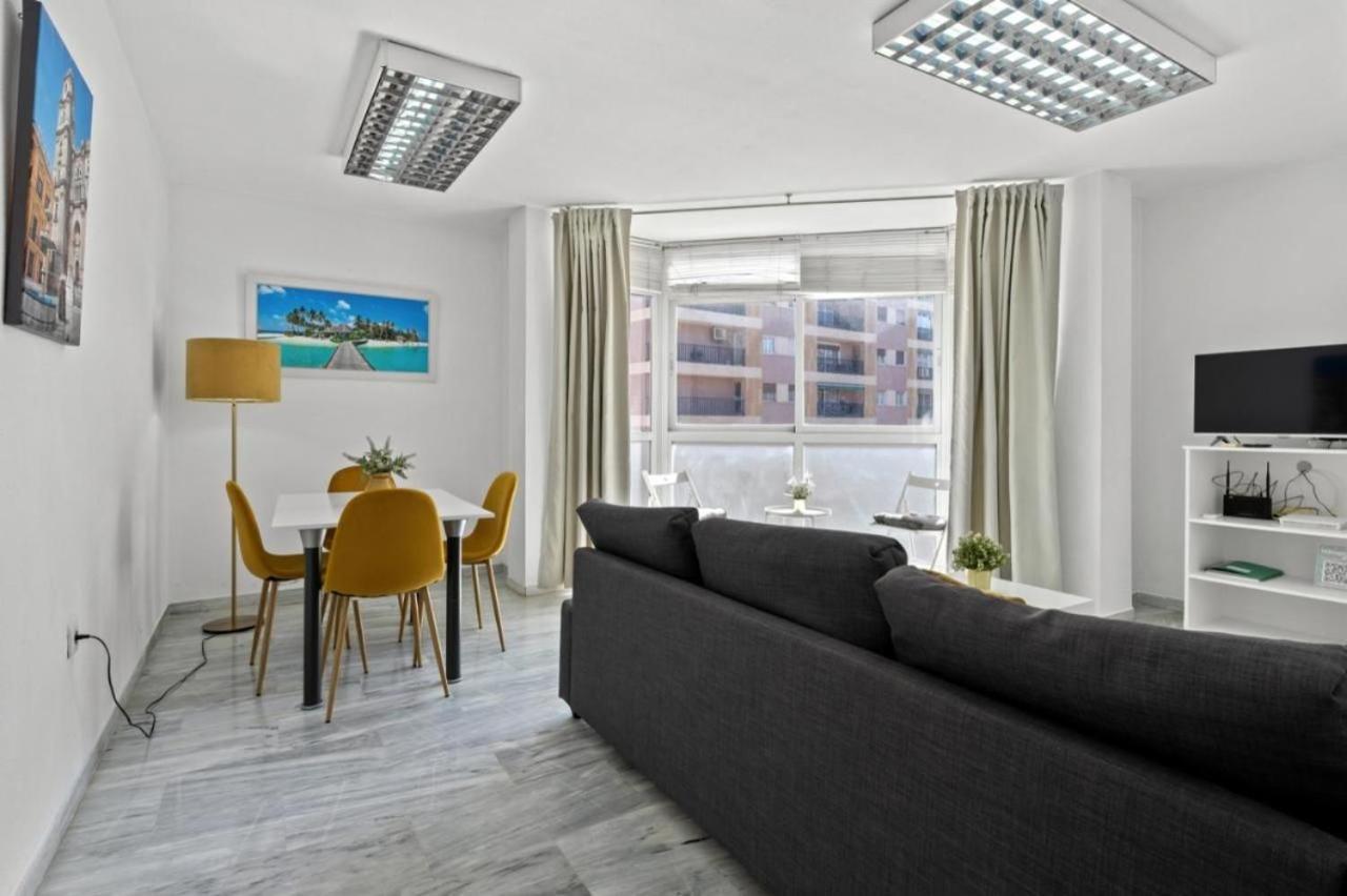 Apartamento Luminoso Cuarteles Apartment Malaga Bagian luar foto