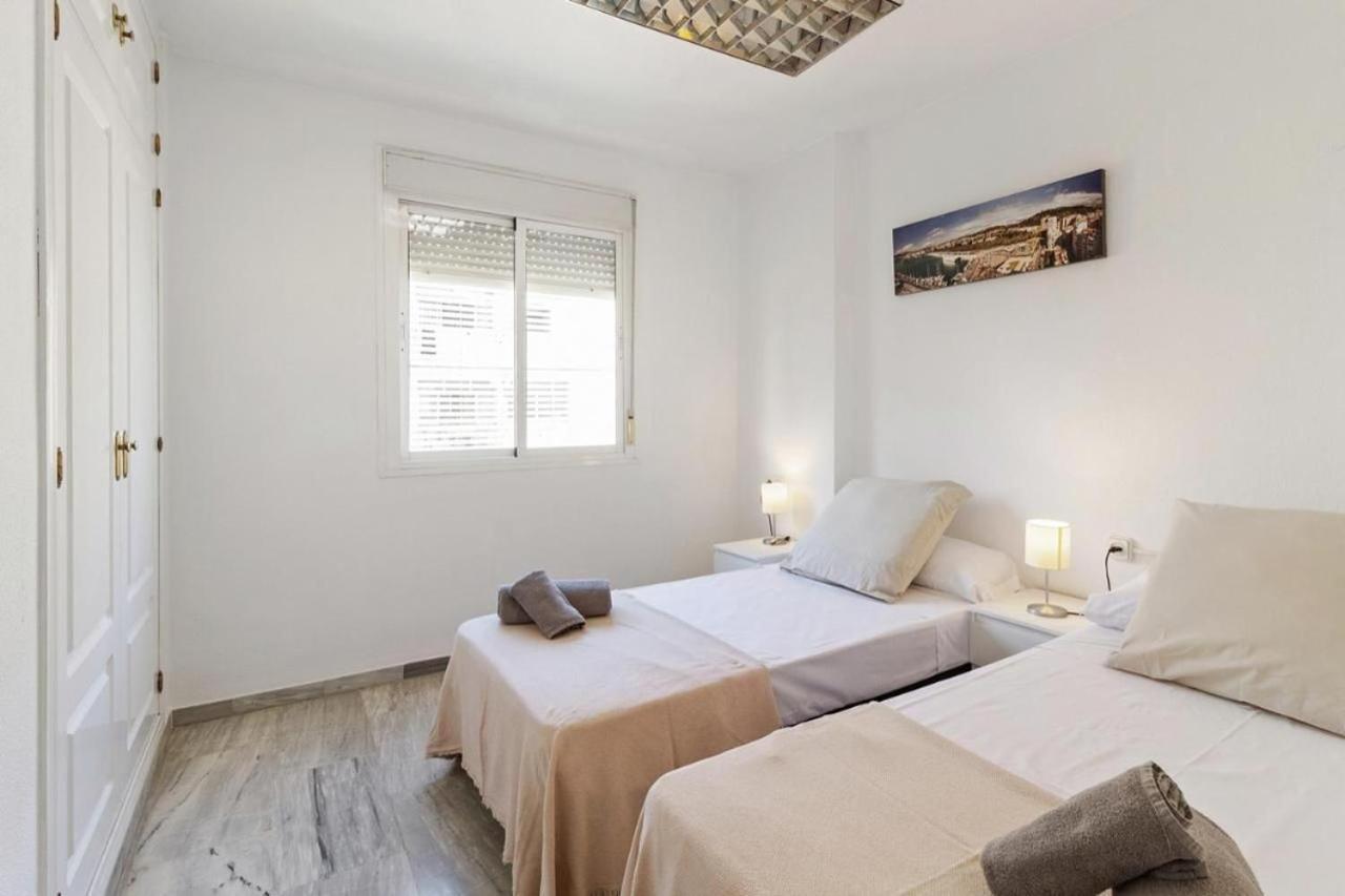 Apartamento Luminoso Cuarteles Apartment Malaga Bagian luar foto