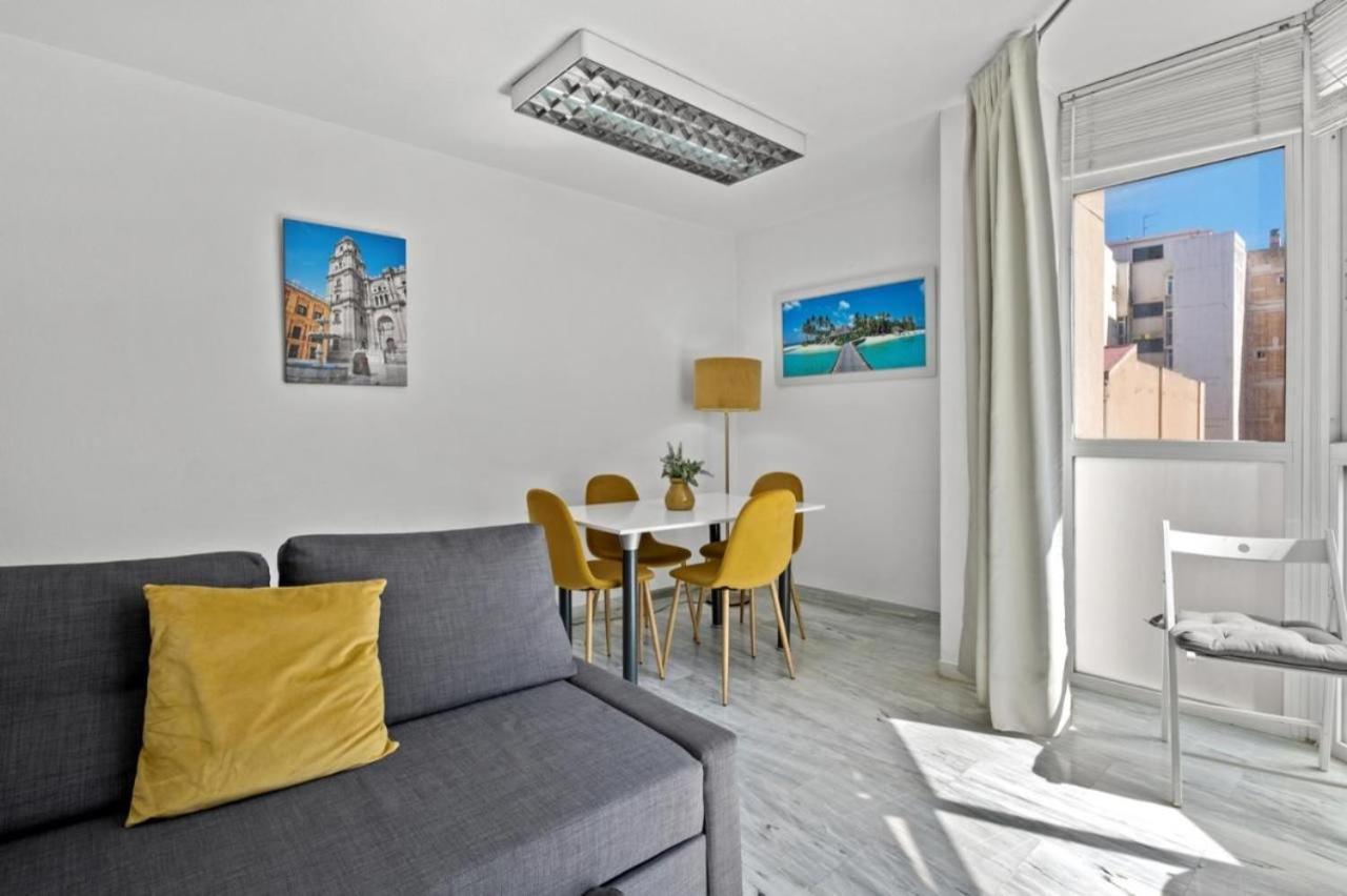 Apartamento Luminoso Cuarteles Apartment Malaga Bagian luar foto